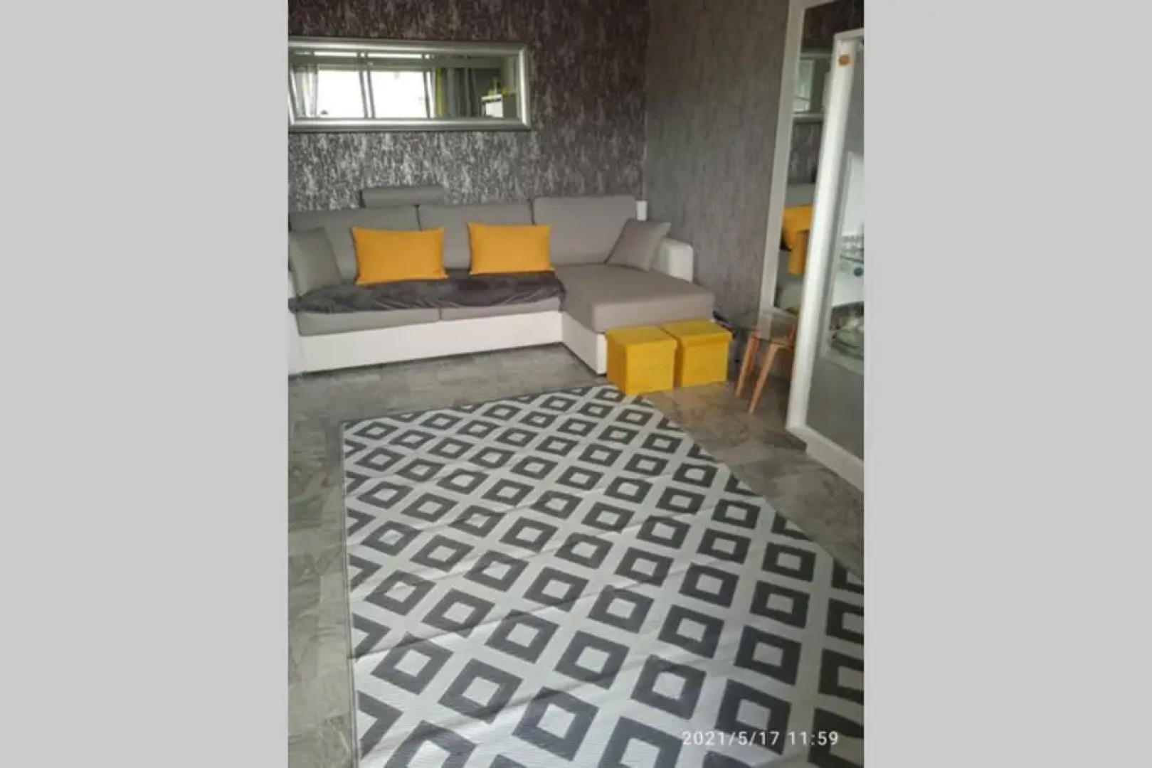 Chaleureux appart 2 pièces entièrement rénové.