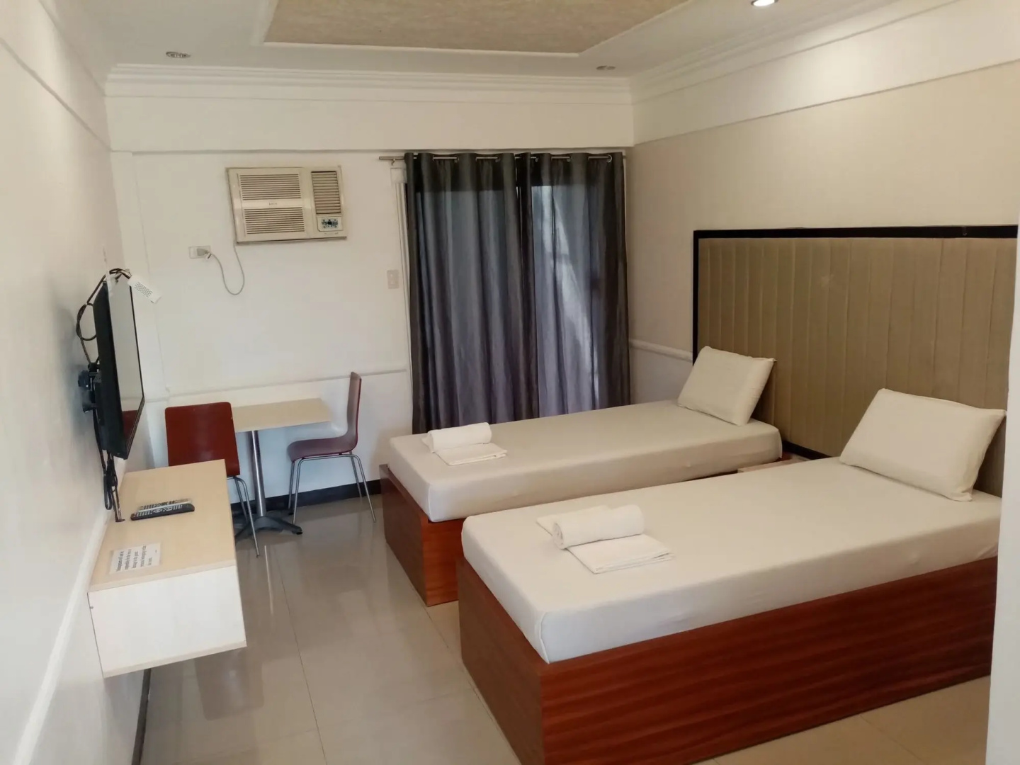 S&M Hotel