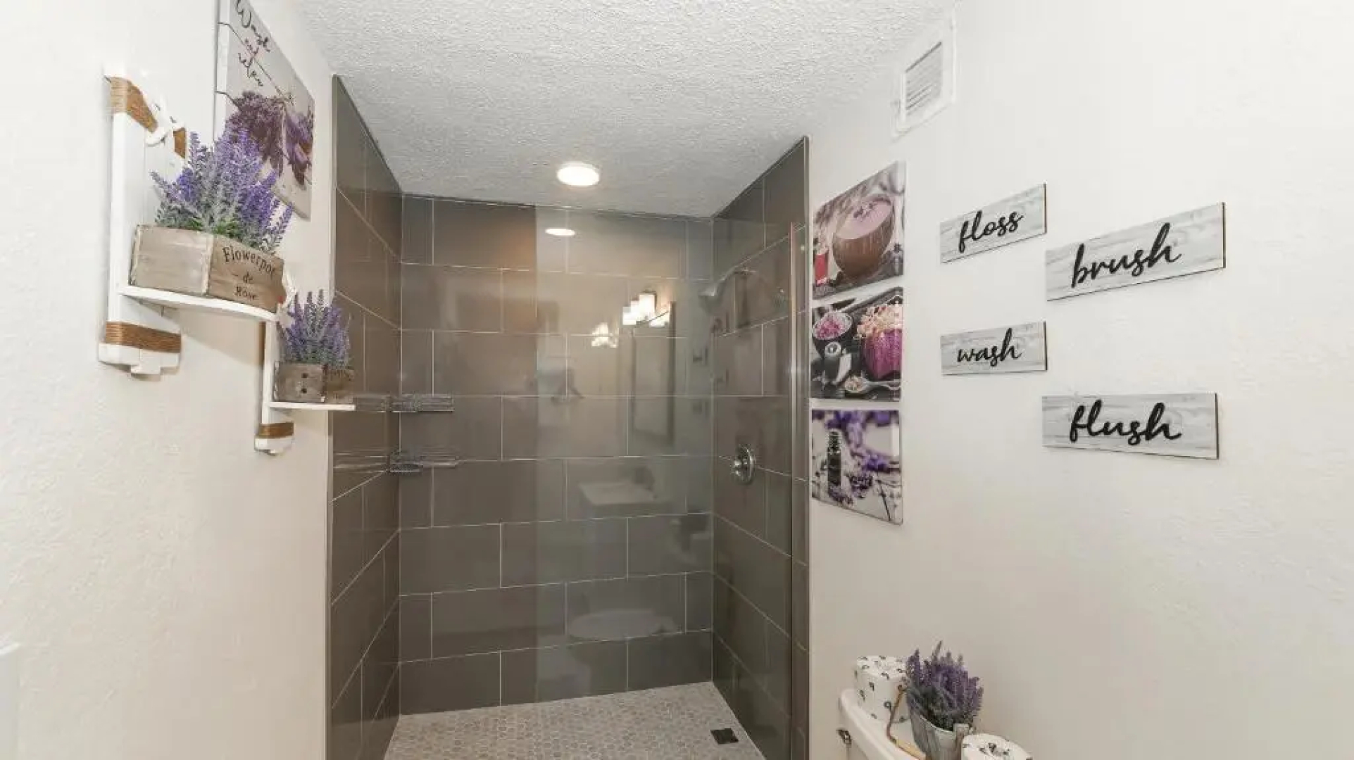 Heated Pool, Fireplace, 70" TV, Waterfront & More!