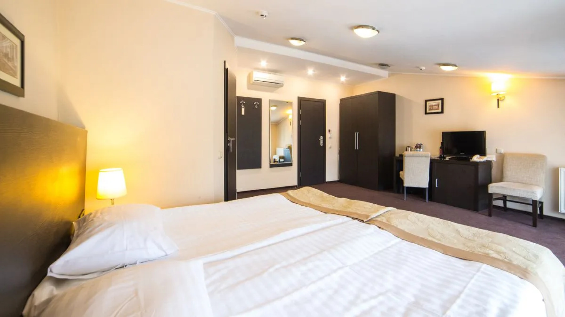 Optima Дворжец Львов