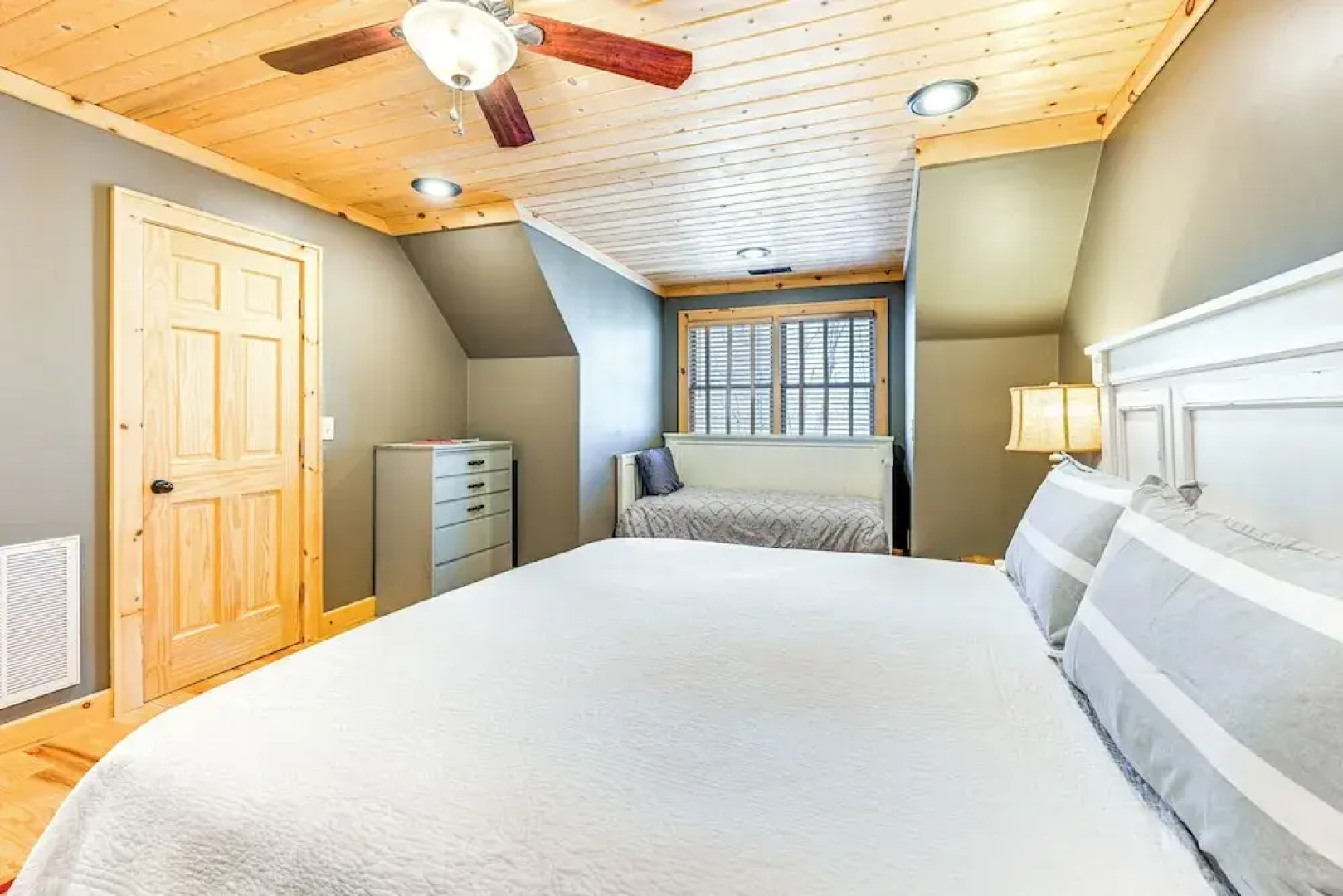 13 Mi to Cashiers: Cabin w/ Wraparound Porch!