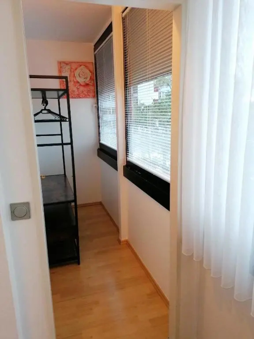 1 Person - Single - Appartement -Zentral gelegen in Leverkusen Wiesdorf - Friedrich Ebert Platz 5a , 4te Etage mit Aufzug-und mit Balkon