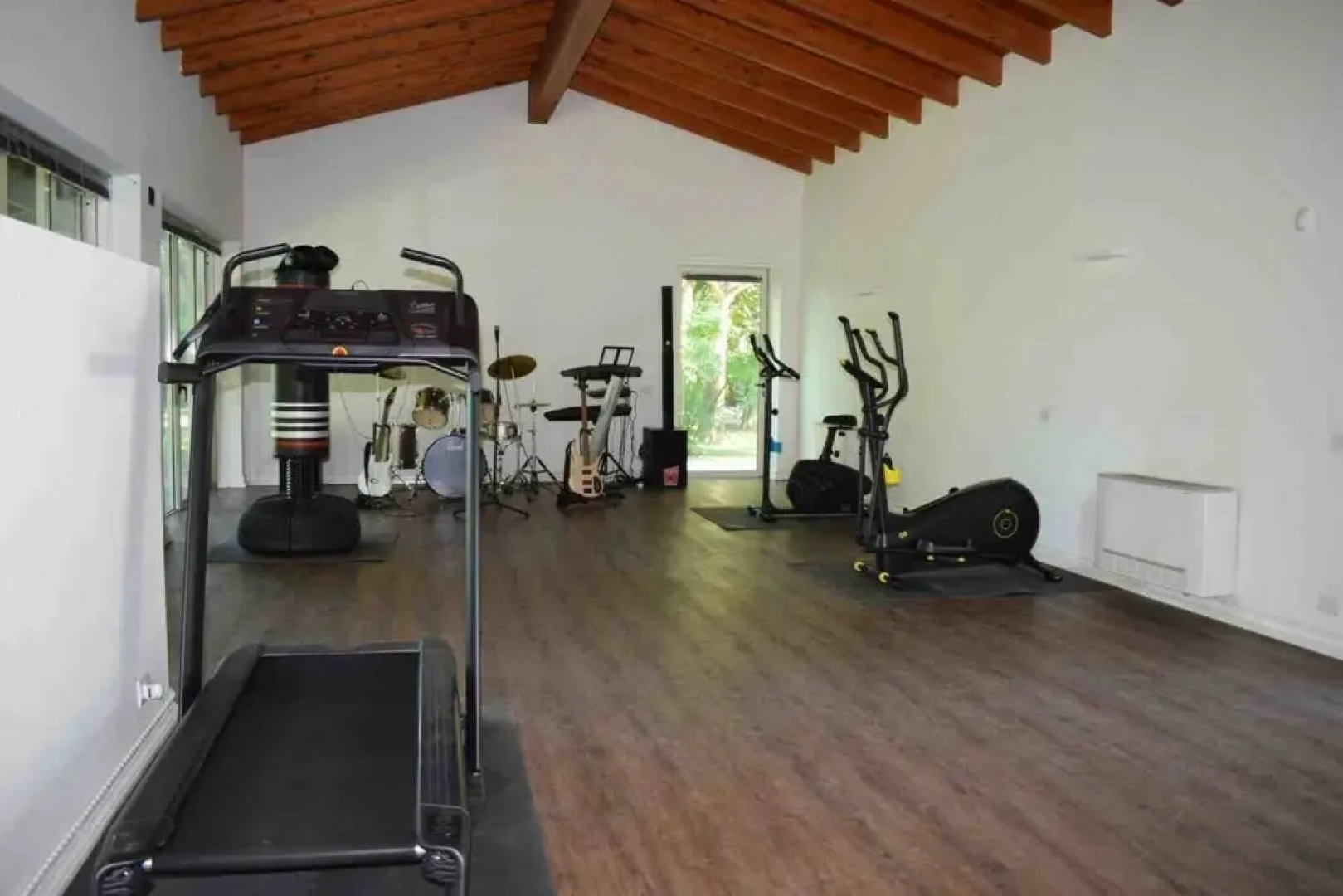 Villa Fermi, With Swimming Pool, Gym, Saunas and Room Equipped With Musical Equipment