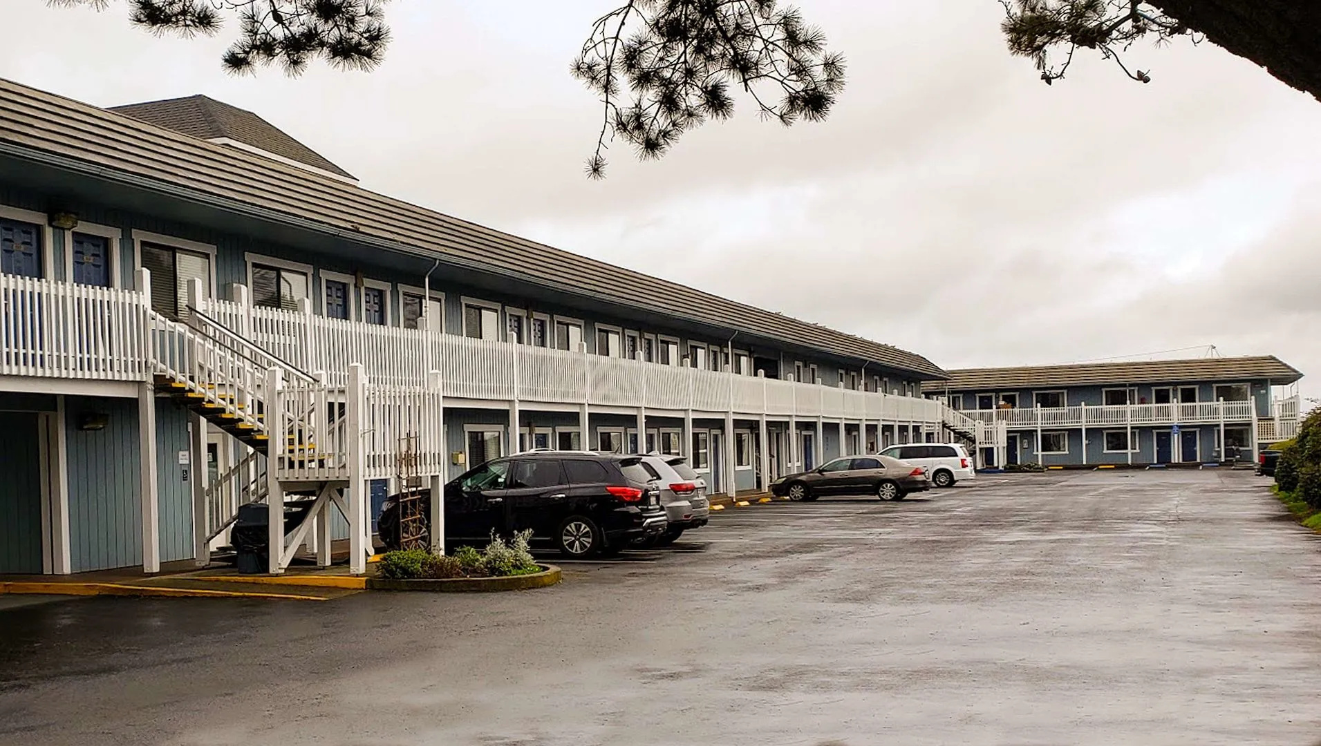 Seabird Lodge