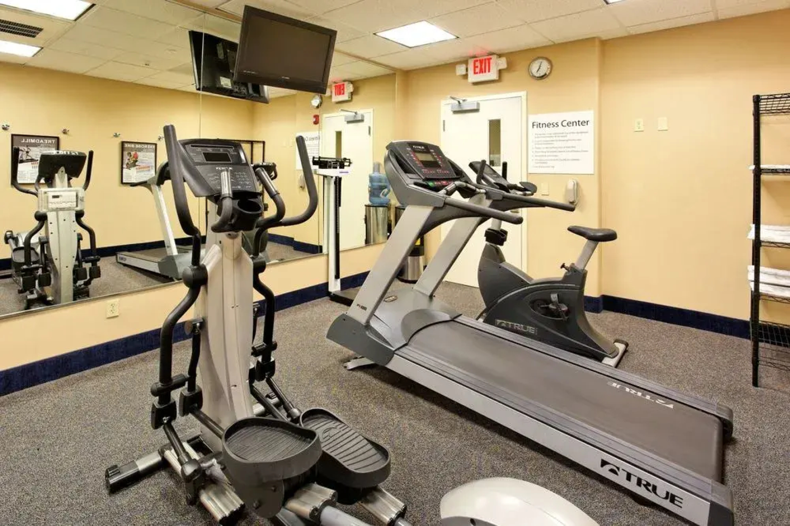 Holiday Inn Express & Suites Lathrop