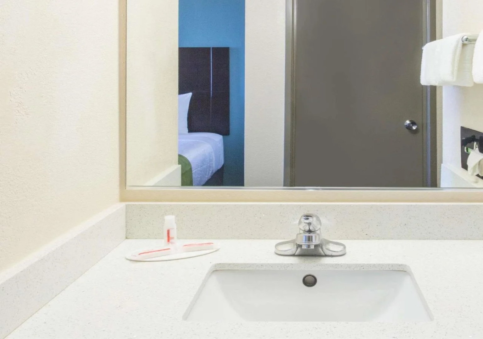 Days Hotel Oakland Airport-Coliseum