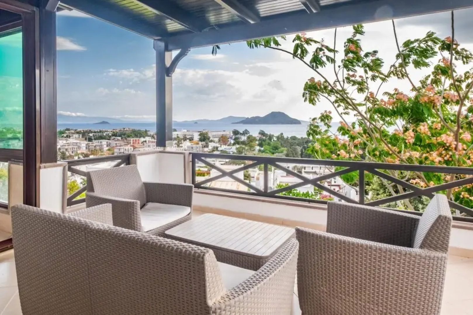 Cozy Flat With Sea View and Shared Pool in Bodrum