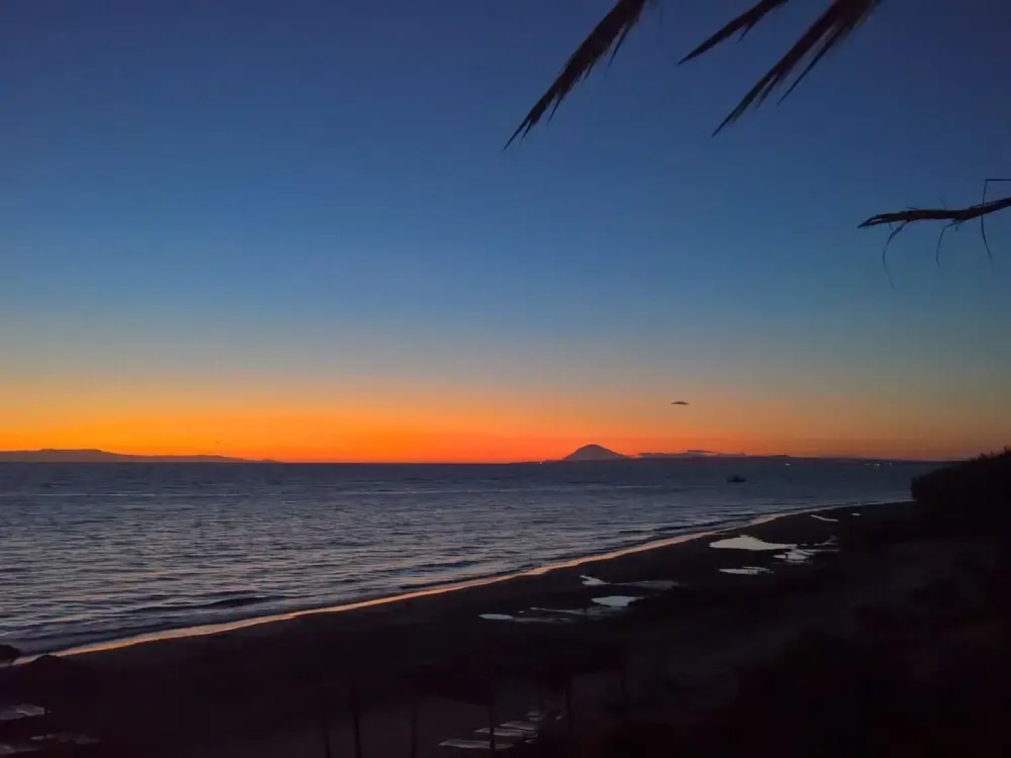 Villa Direct on the Long Sandy Beach, Swimming Pool, Tennis Court, Bicycles etc