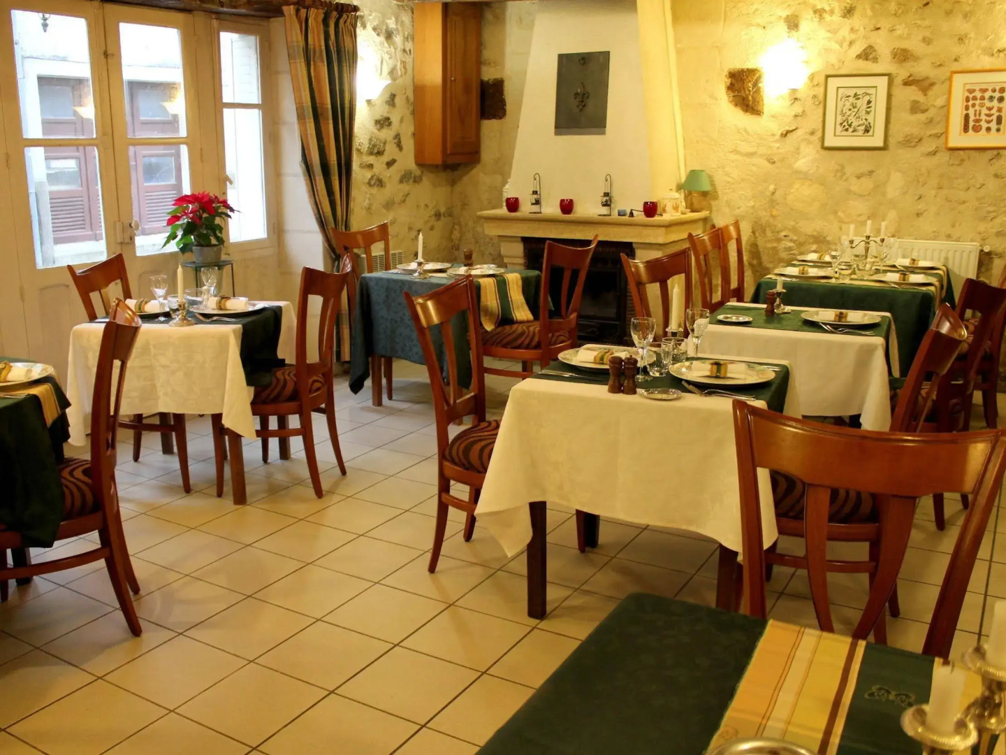 Logis Auberge Le Colombien - Hôtel Restaurant