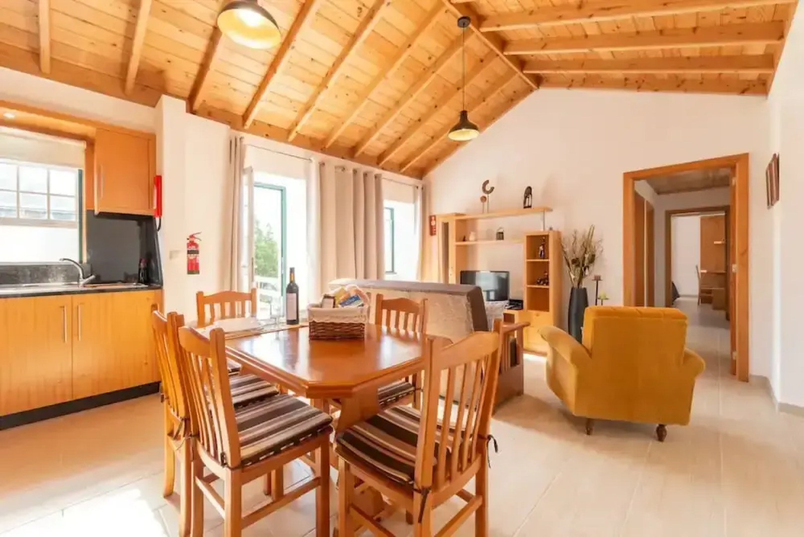 Villa Traditional, Pico by Izibookings