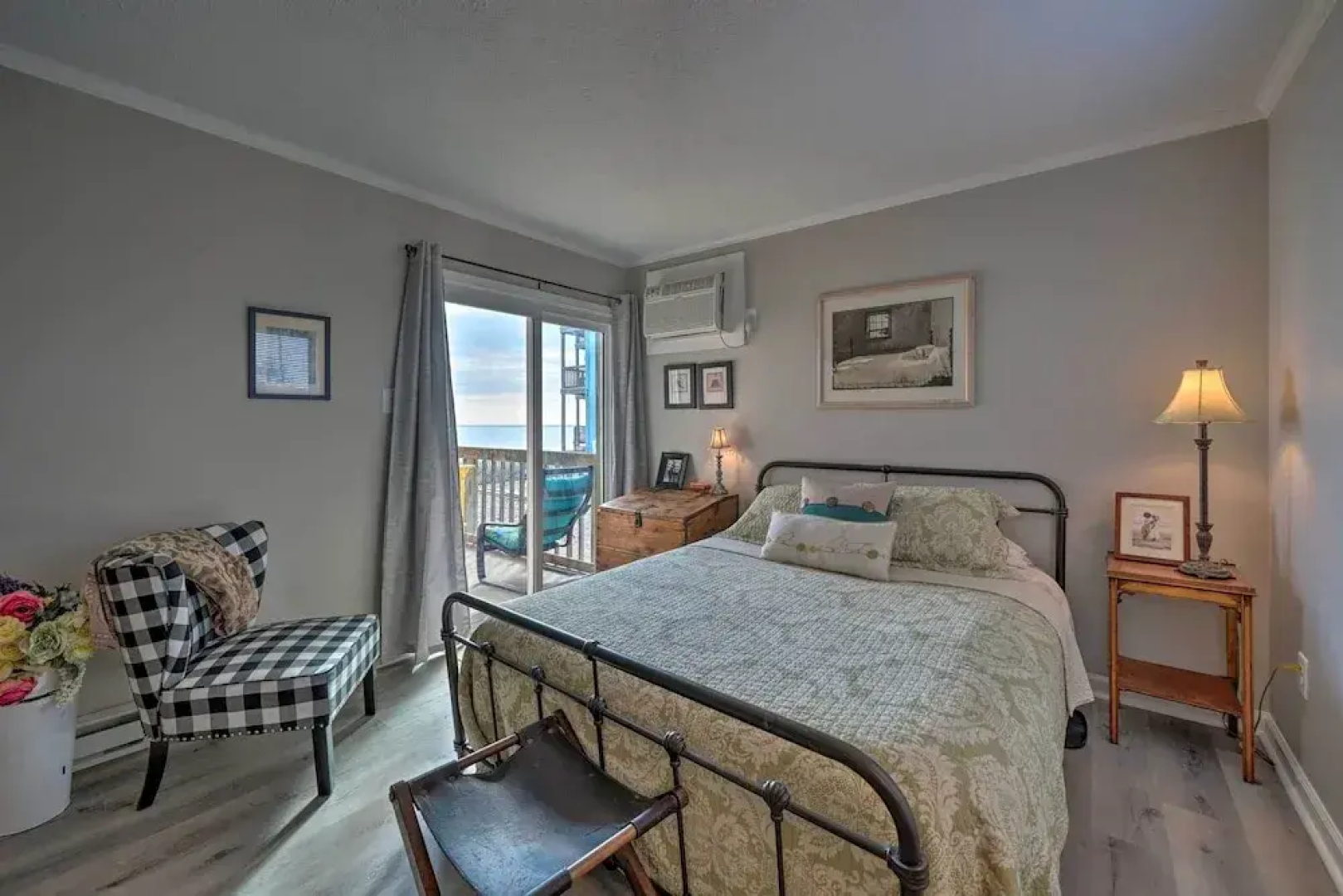 Oceanfront Topsail Beach Retreat - Steps to Shore!