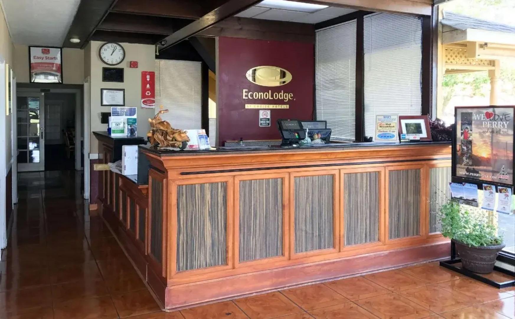 Perry Inn & Suites By Capital O National Fairground GA I 75