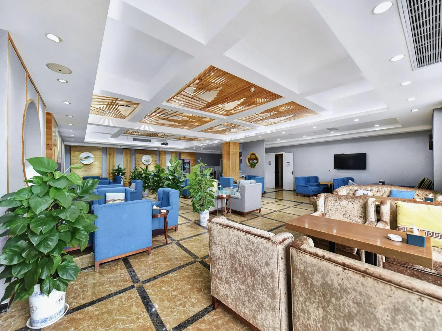 Neijiang Riverside Garden Hotel