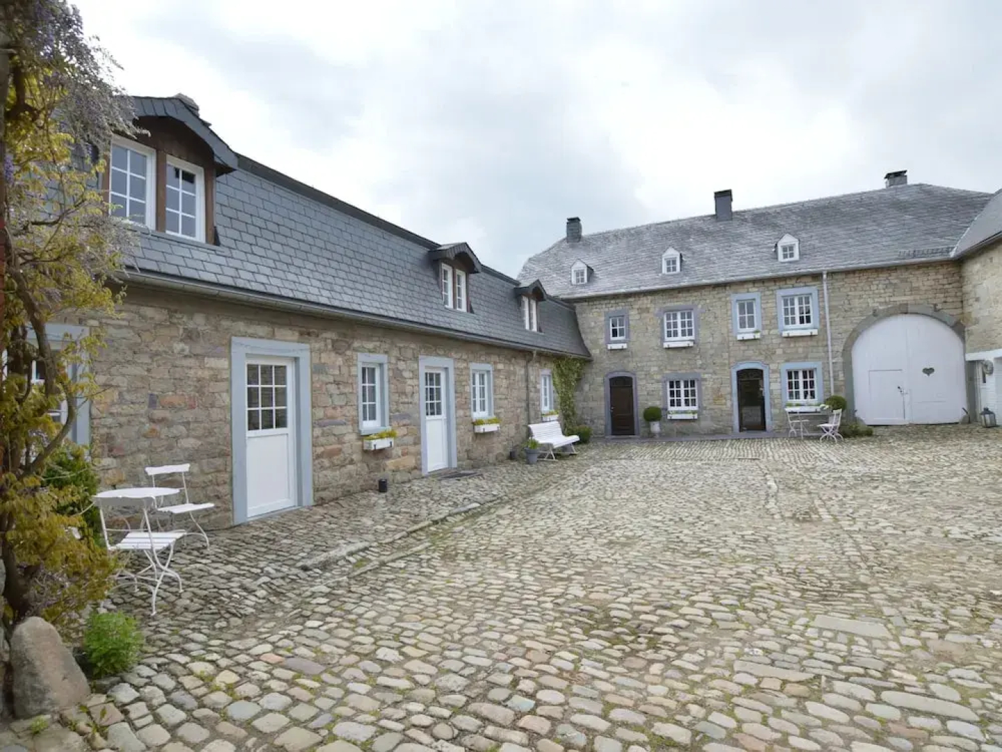 Medieval Farmhouse With Private Garden