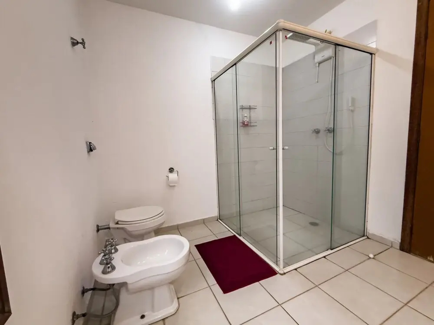 Casa com Piscina Privativa e Natureza – Granja Viana, São Paulo