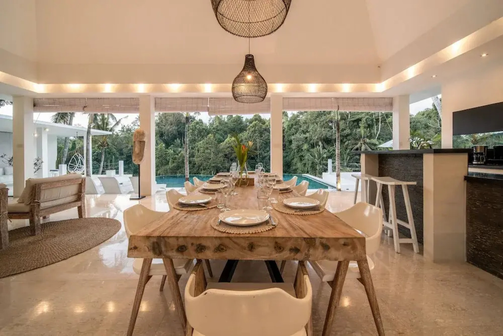 Limitless Jungle Villas Complex, 5 BR, Ubud With Staff