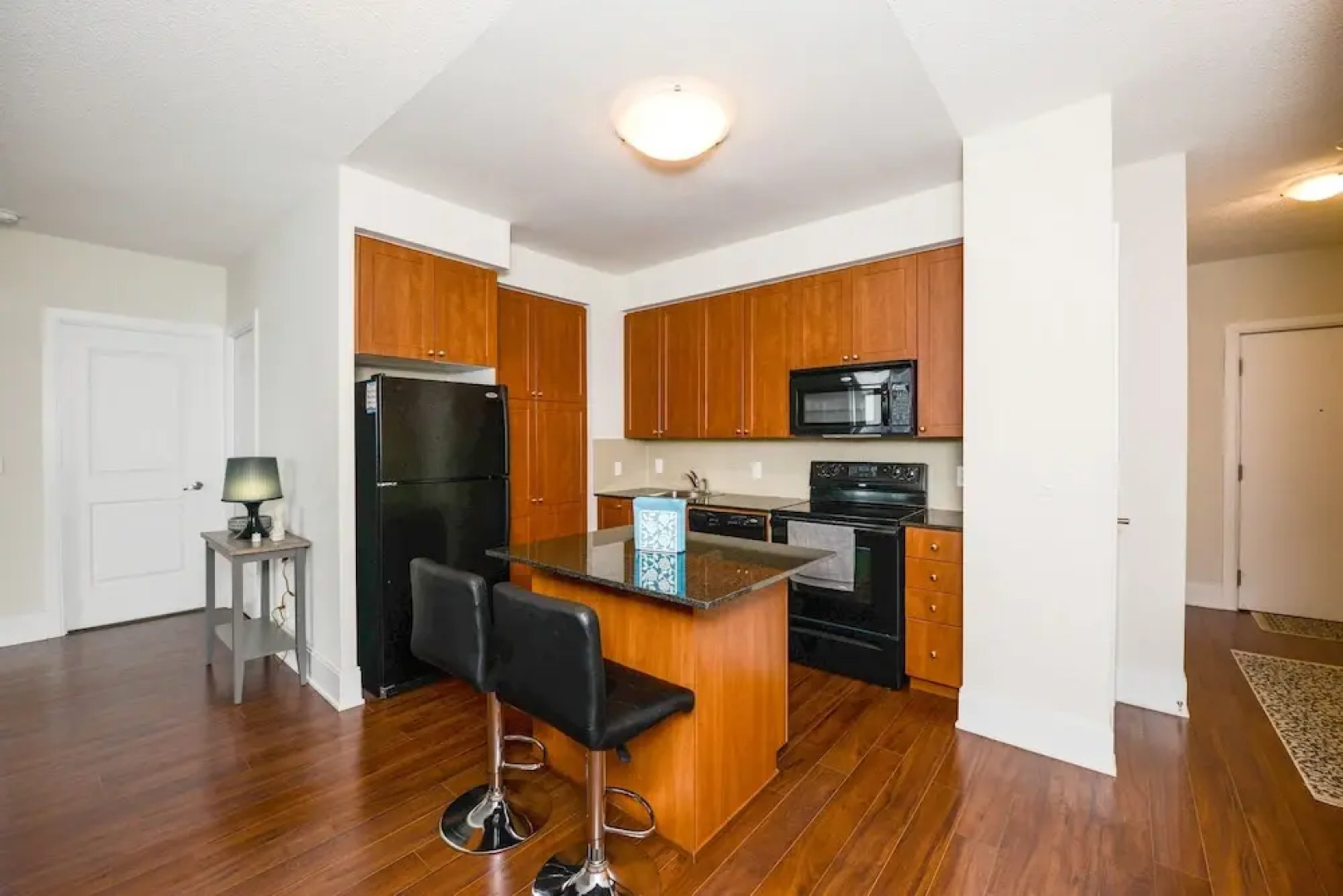 Sarkar Suites - 330 Burnhamthorpe Road