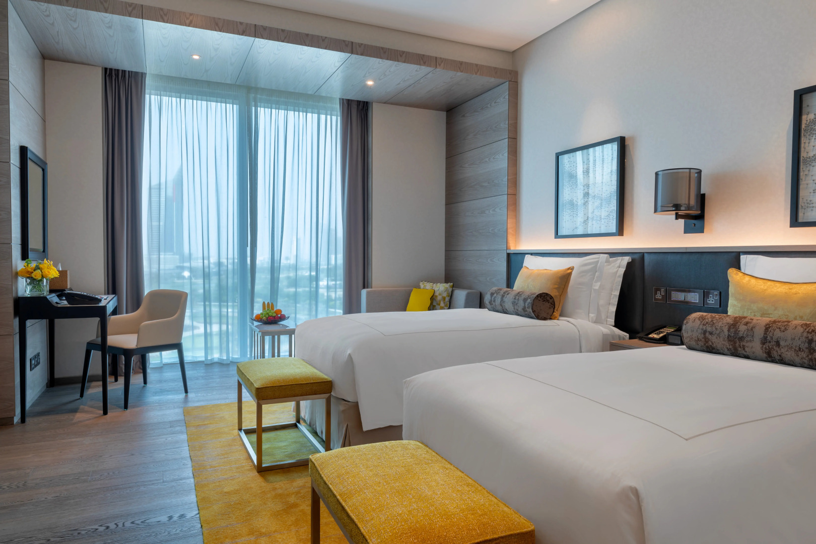 Отель Taj Jumeirah Lakes Towers