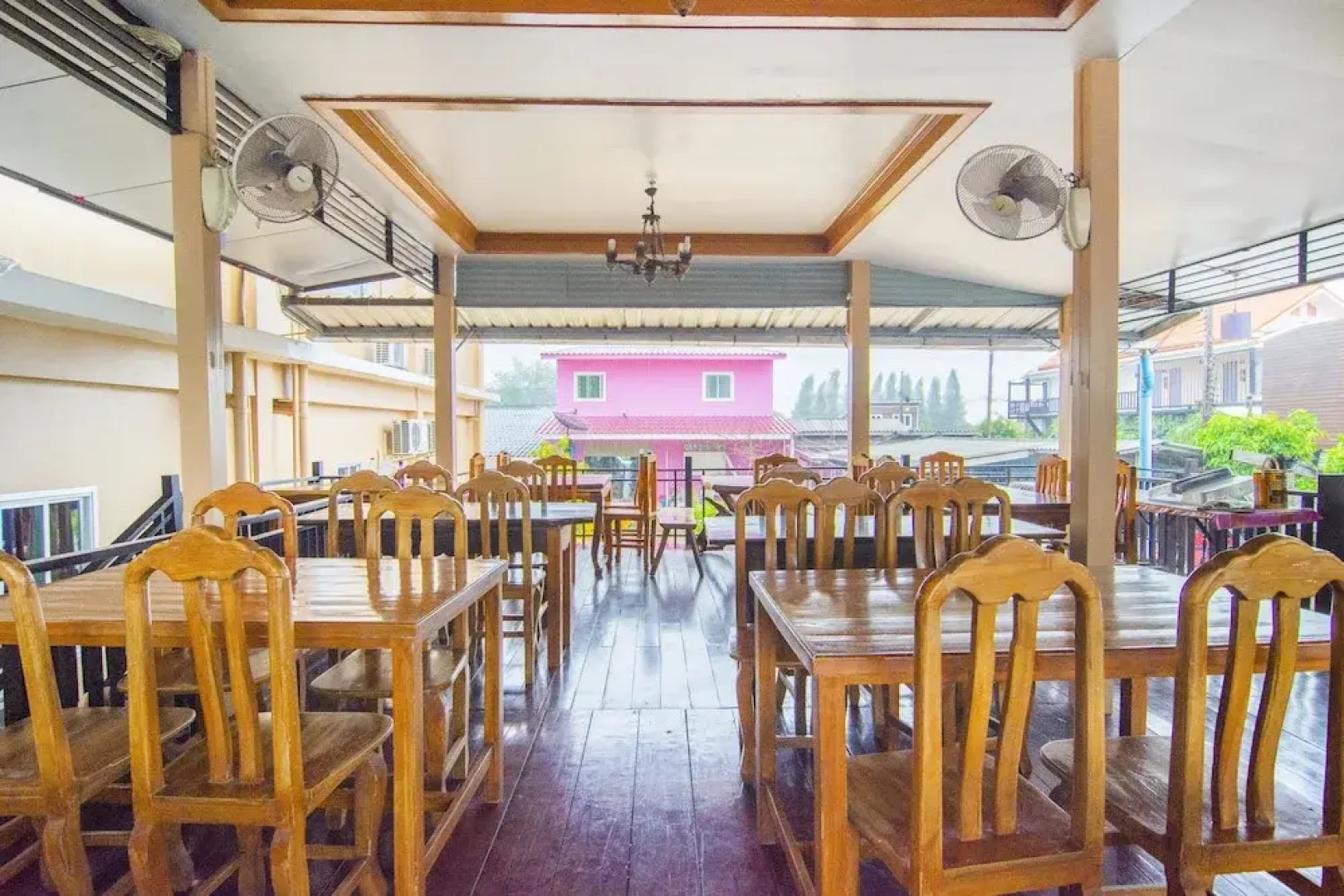 Korwanburi Hotel by OYO Rooms