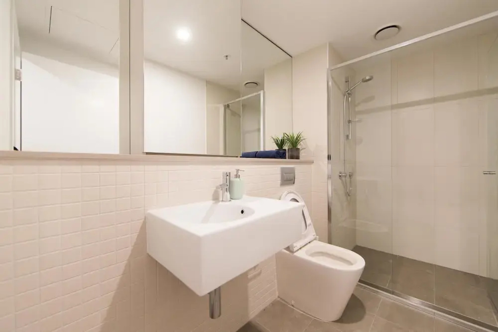 Midnight Apartments Accommodate Canberra