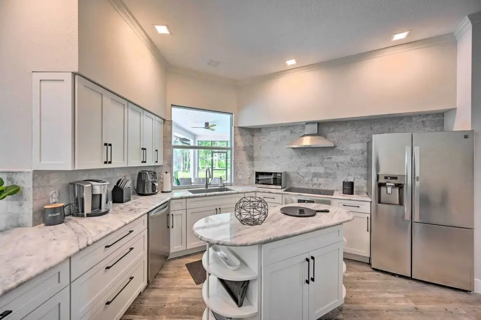 Sand Volleyball Court, Pool & Spa: Naples Gem!