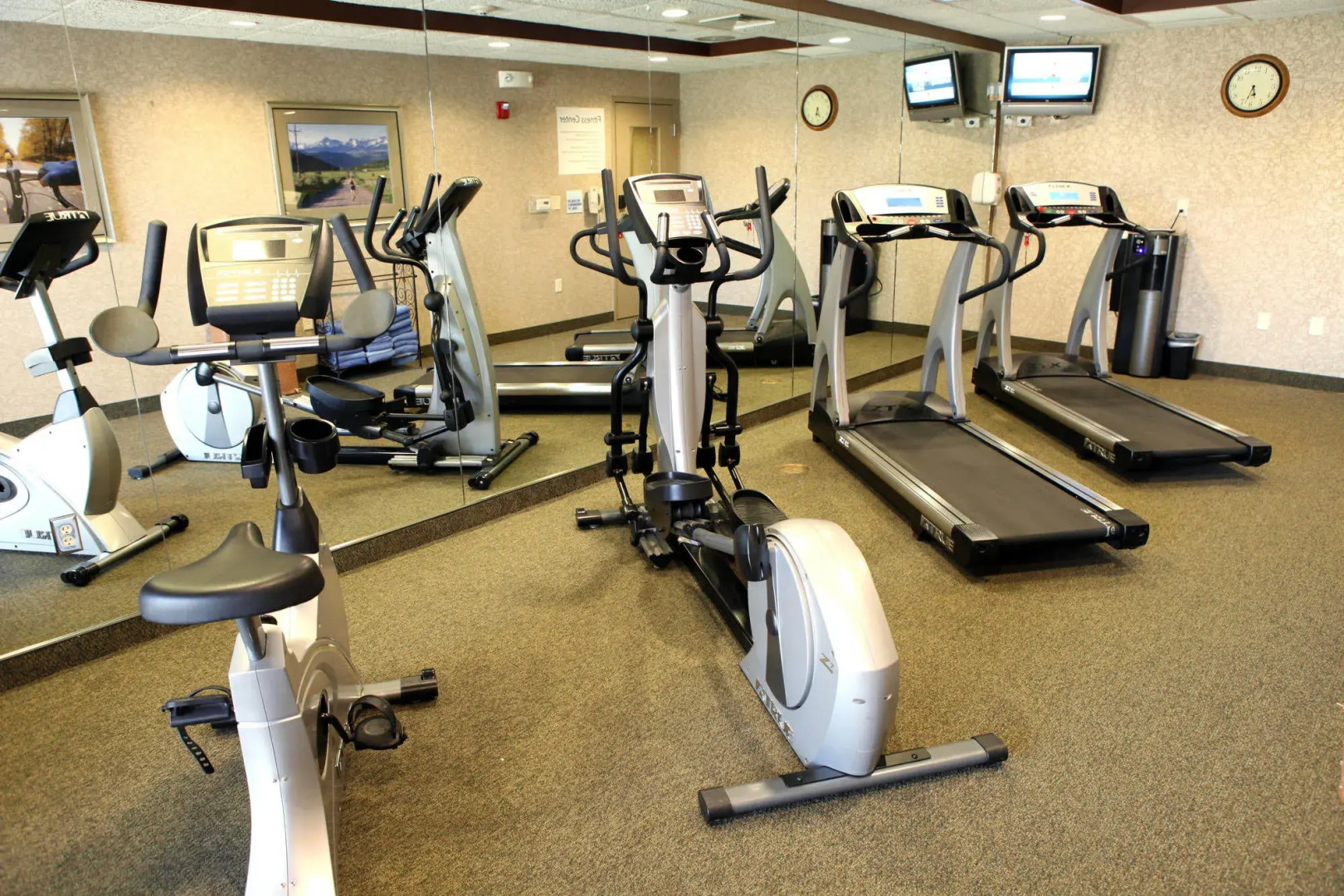 Holiday Inn Express and Suites Springfield Medical District by IHG