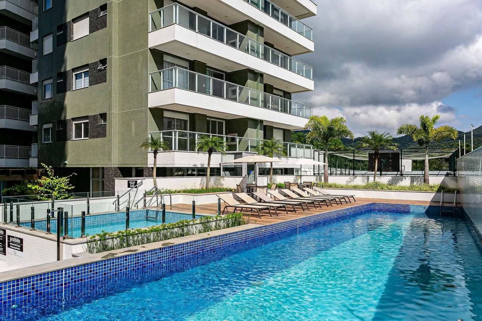 Apto novo e sofisticado a 150m Praia Brava ABC201