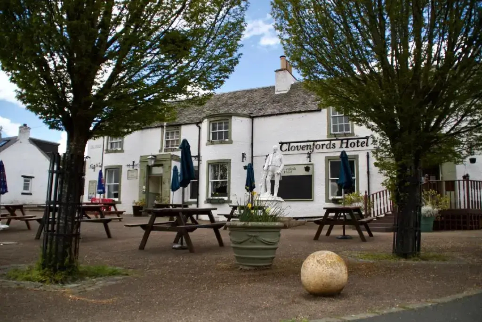 Clovenfords Hotel