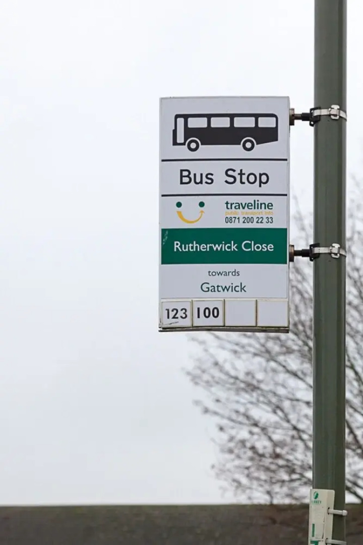 Gatwick Place- Spacious 4 Bedroomed House With Private Parking