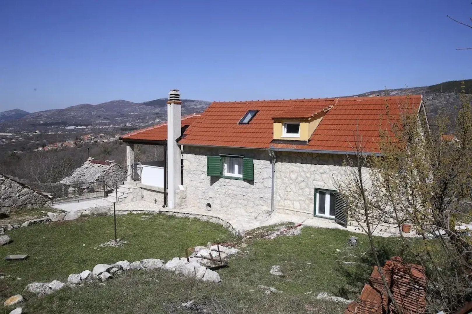 Rustic Stone House Bajeli with Jacuzzi