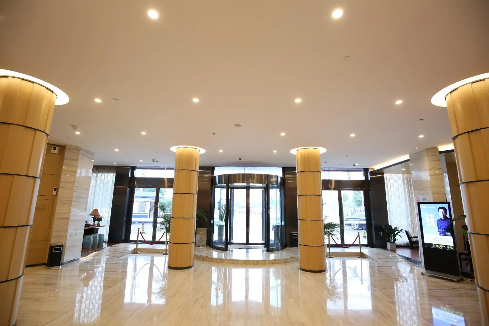 Shanghai Crown Crystal Hotel