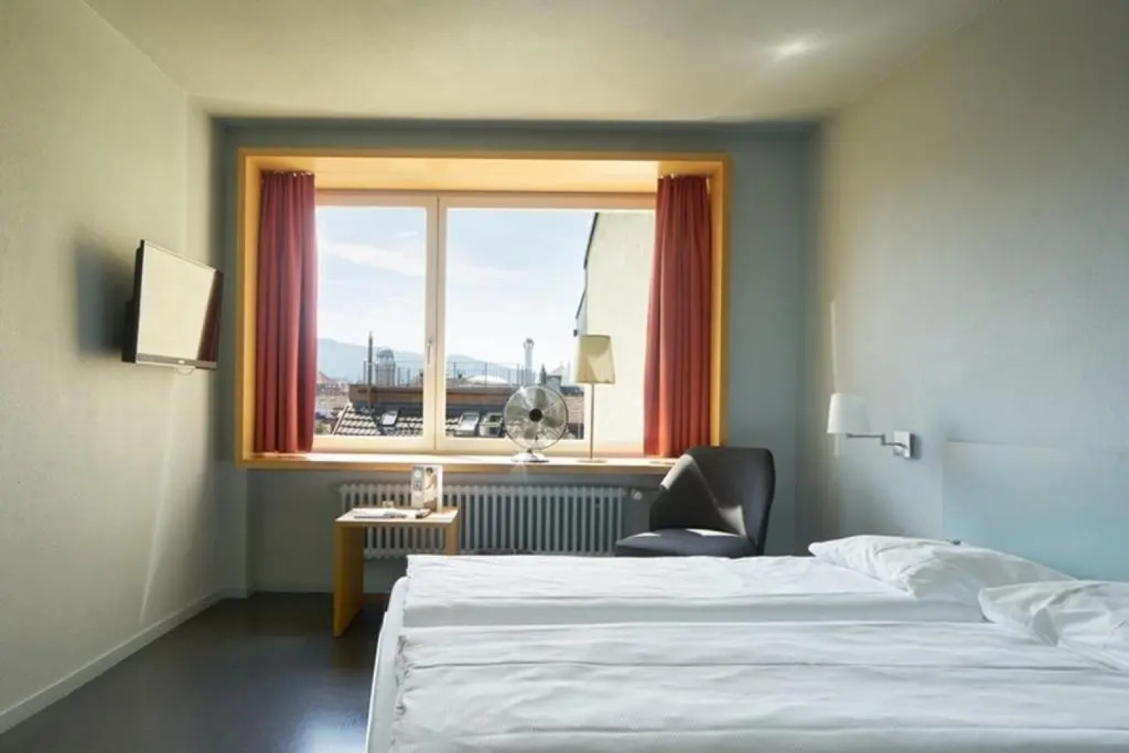 Hotel Marta - 1950’s architecture in Zurich’s vibrant old town, near main station