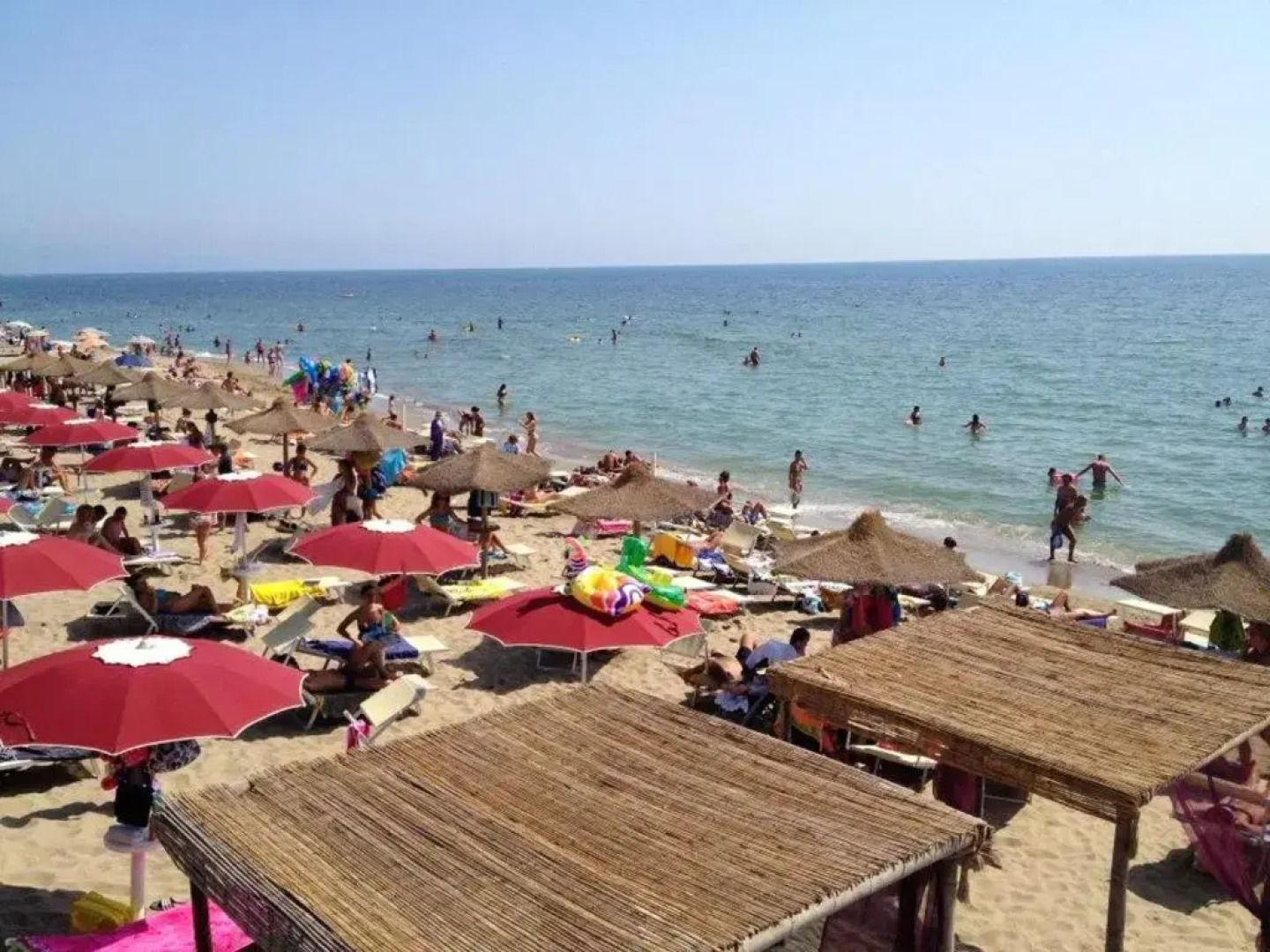 2 bedrooms appartement at Lago 400 m away from the beach with shared pool enclosed garden and wifi