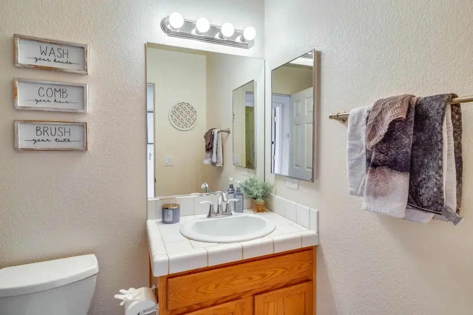 Inviting Bullhead City Gem: 3 Mi to Colorado River