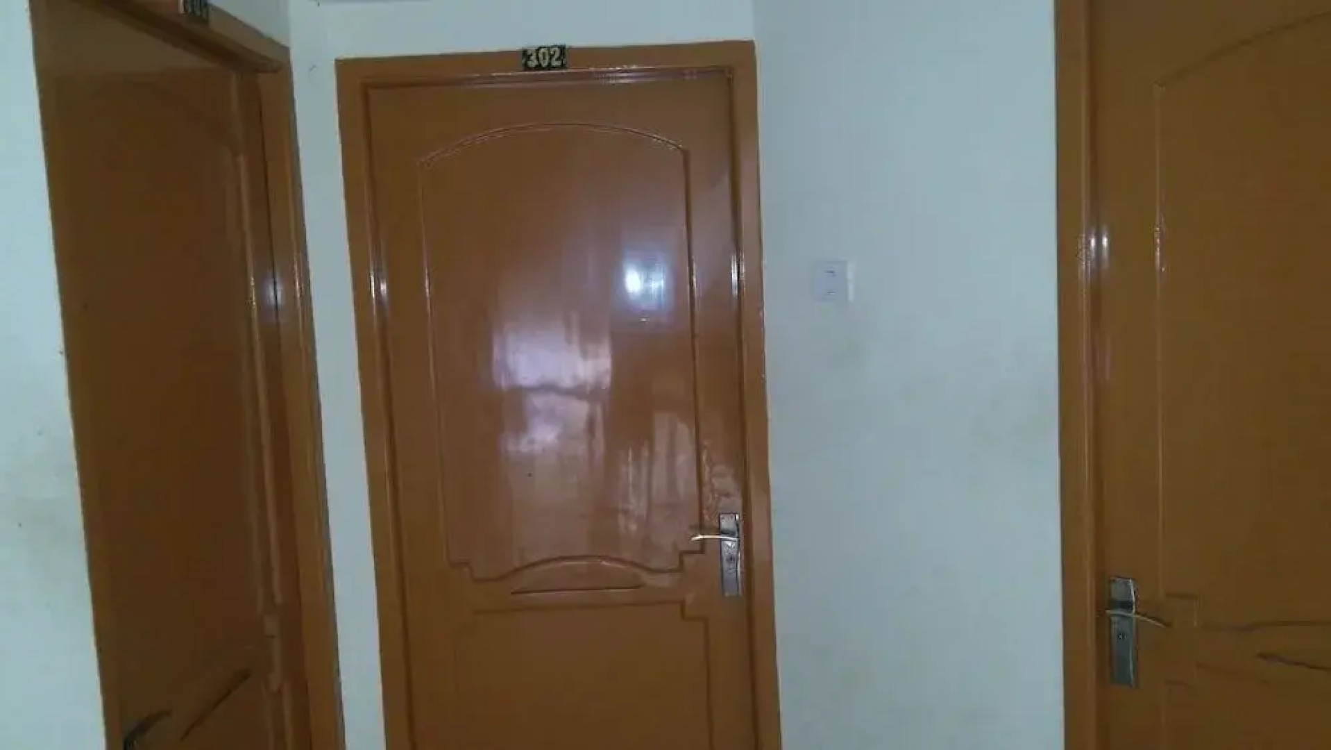 Iroomz Krishna Grand Inn