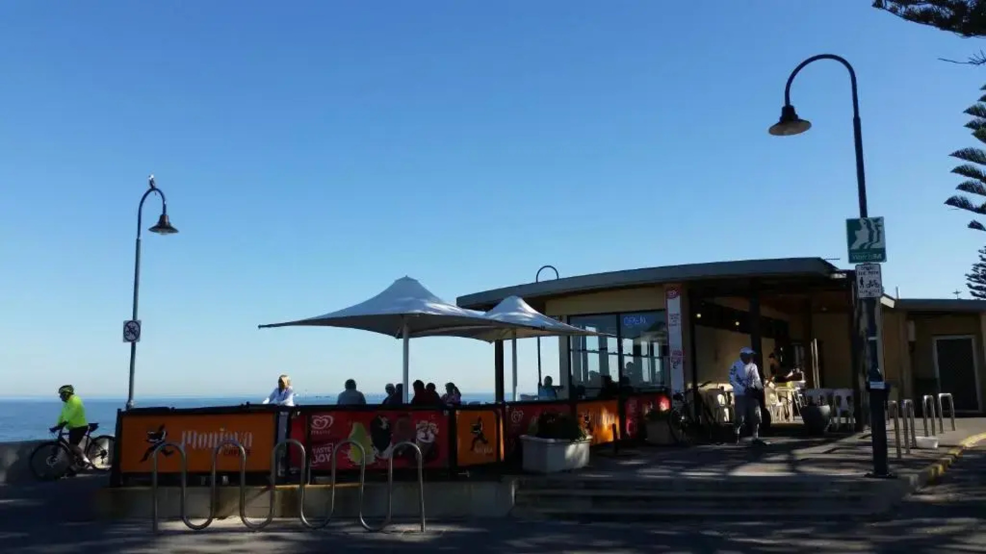 Water Bay Villa Bed and Breakfast