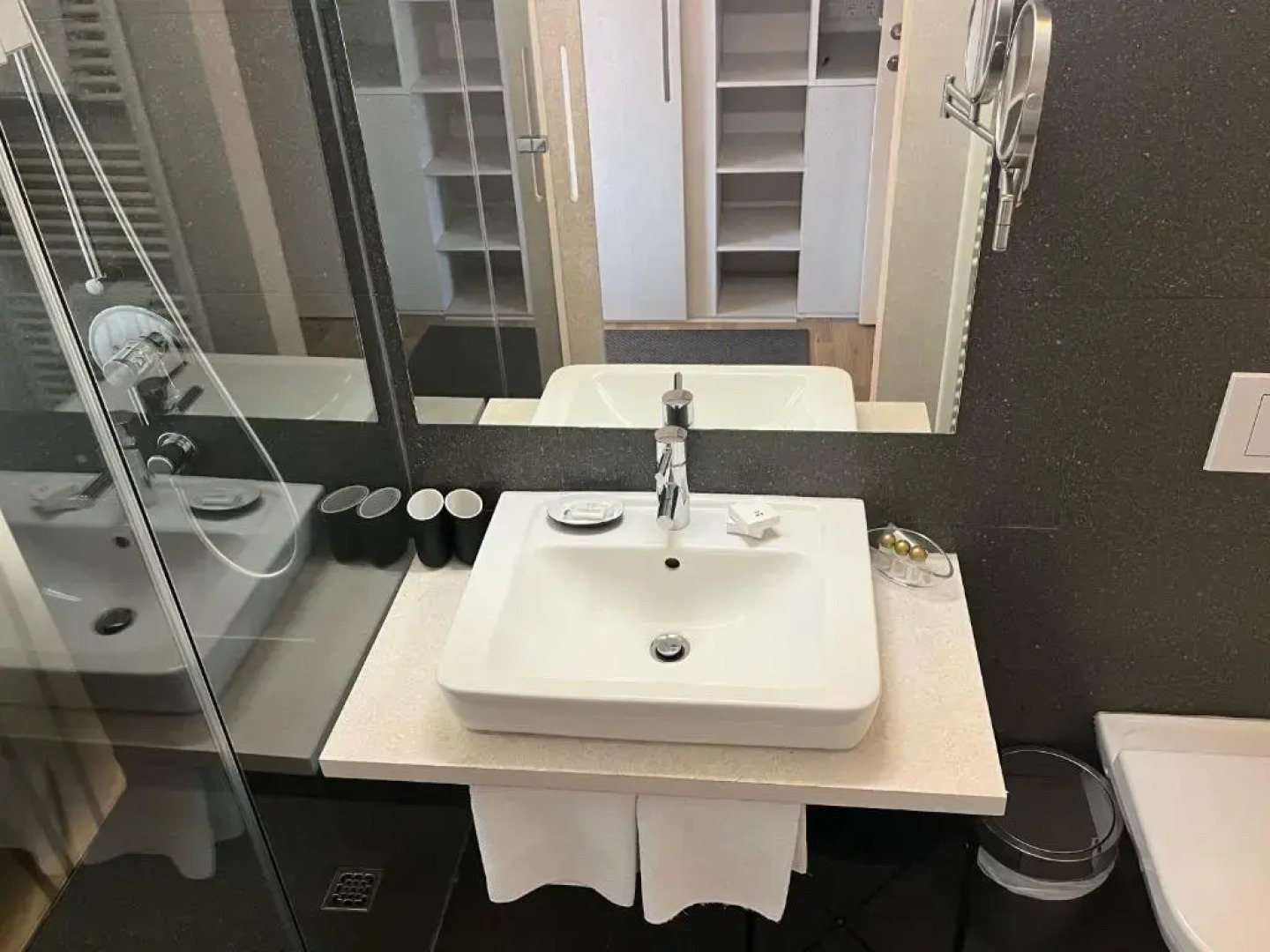 Logis125 I Barbara Hofmann (Adults Only)