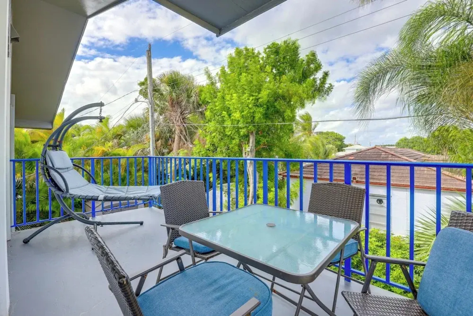 Cozy Singer Island Condo: Walk to Beach & Marina!
