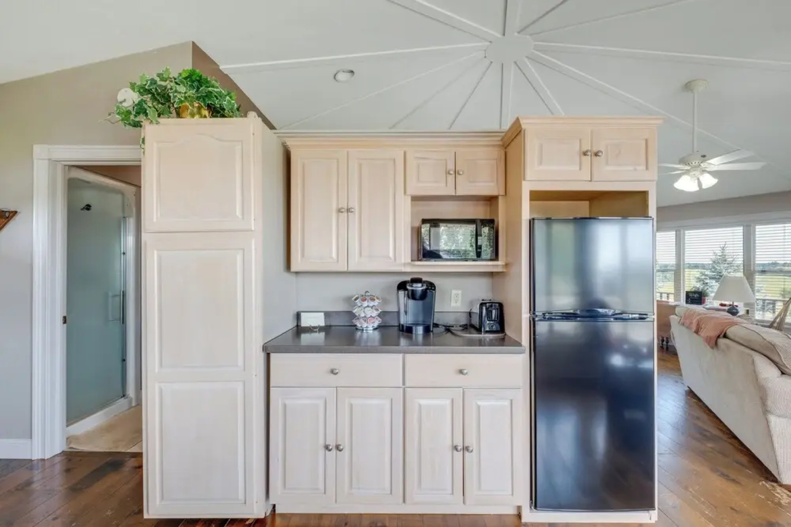 Panoramic Views: Hillside Millersburg Studio