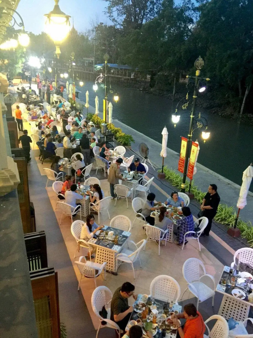 Chuchai Buri Sri Amphawa