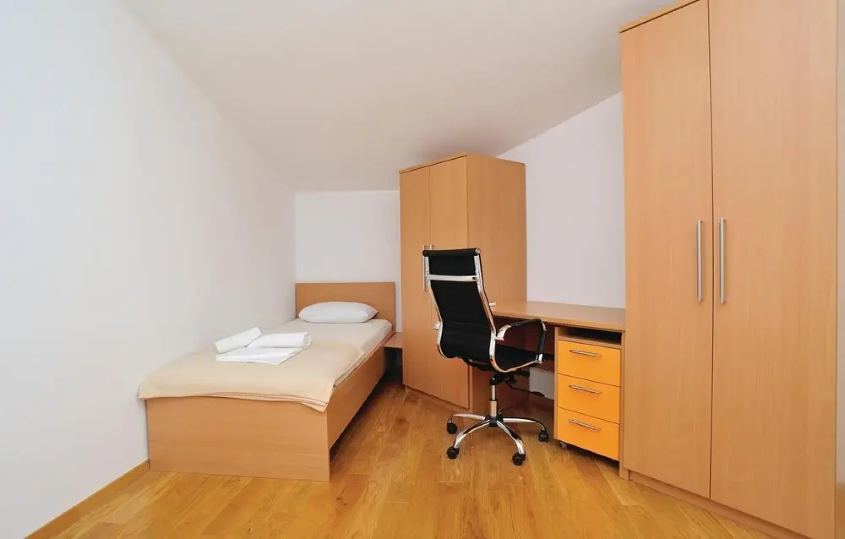 Beautiful Home in Pridraga With Wifi and 5 Bedrooms