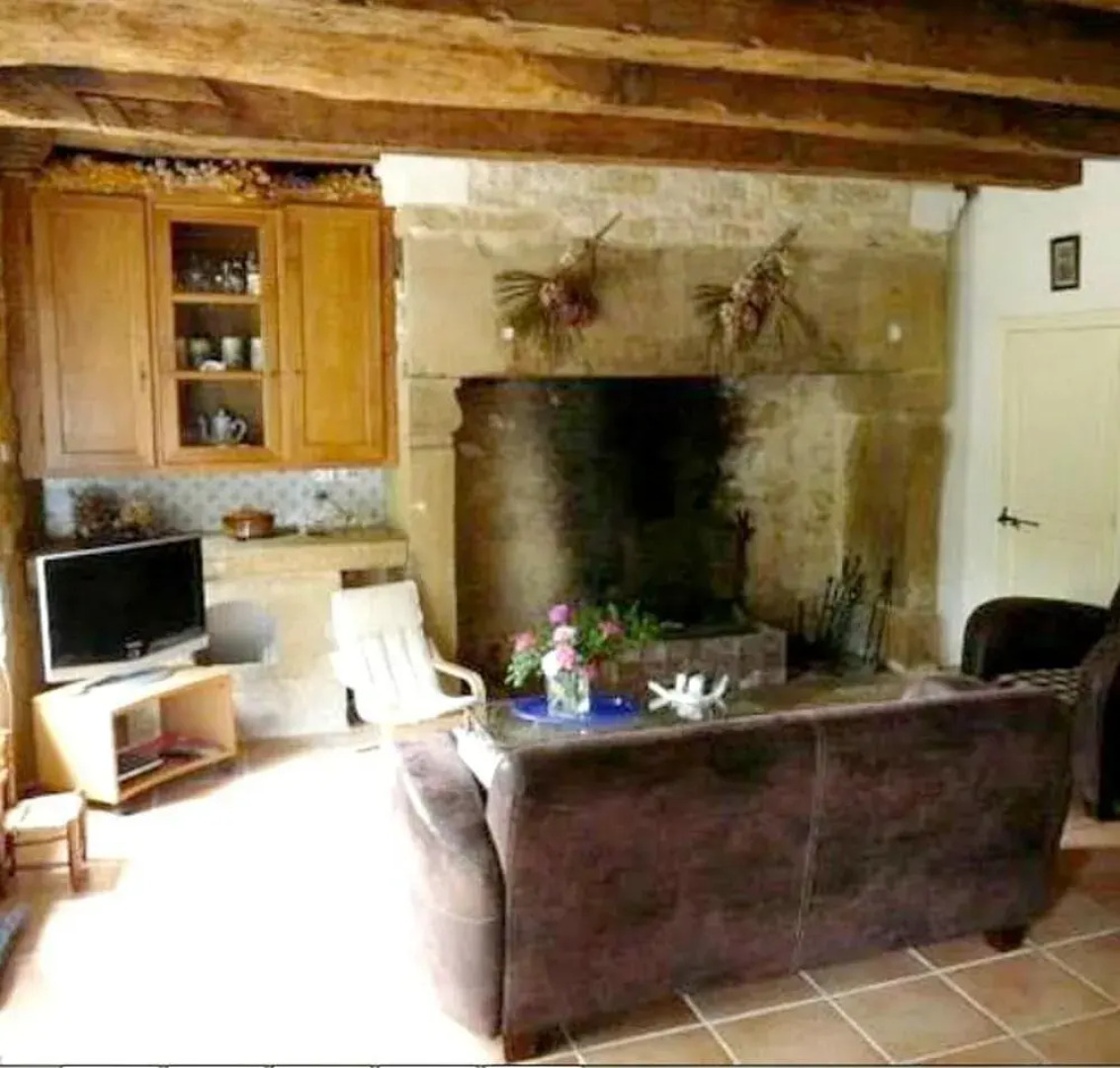 House with 3 Bedrooms in Chasteaux, with Enclosed Garden