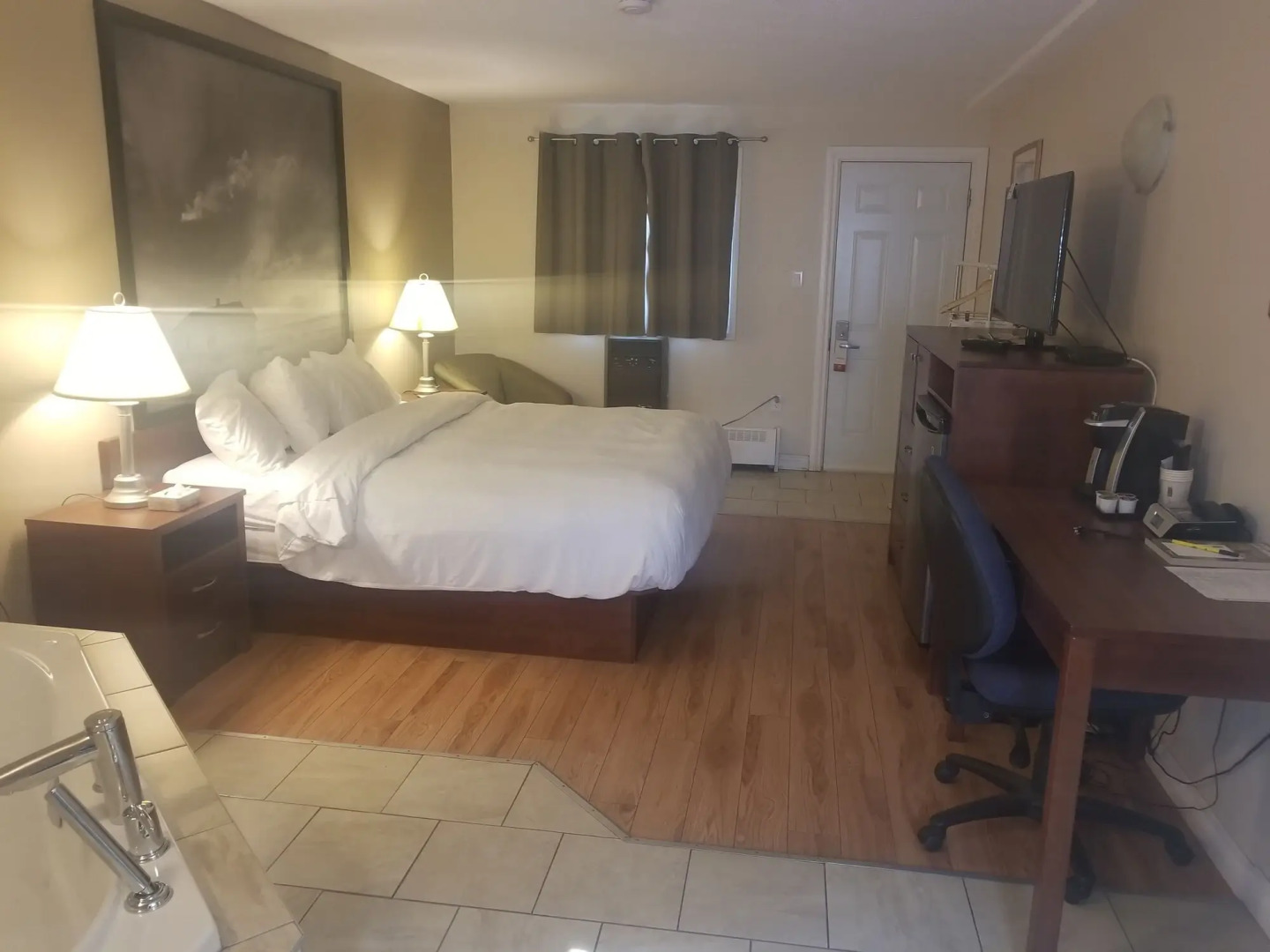 Super 8 by Wyndham Smoky Lake