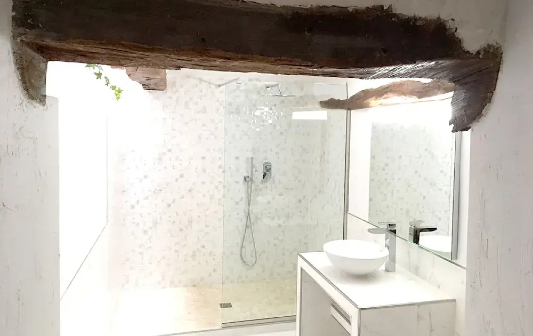 House With 4 Bedrooms in Villasur de Herreros, With Wonderful Lake View, Furnished Garden and Wifi