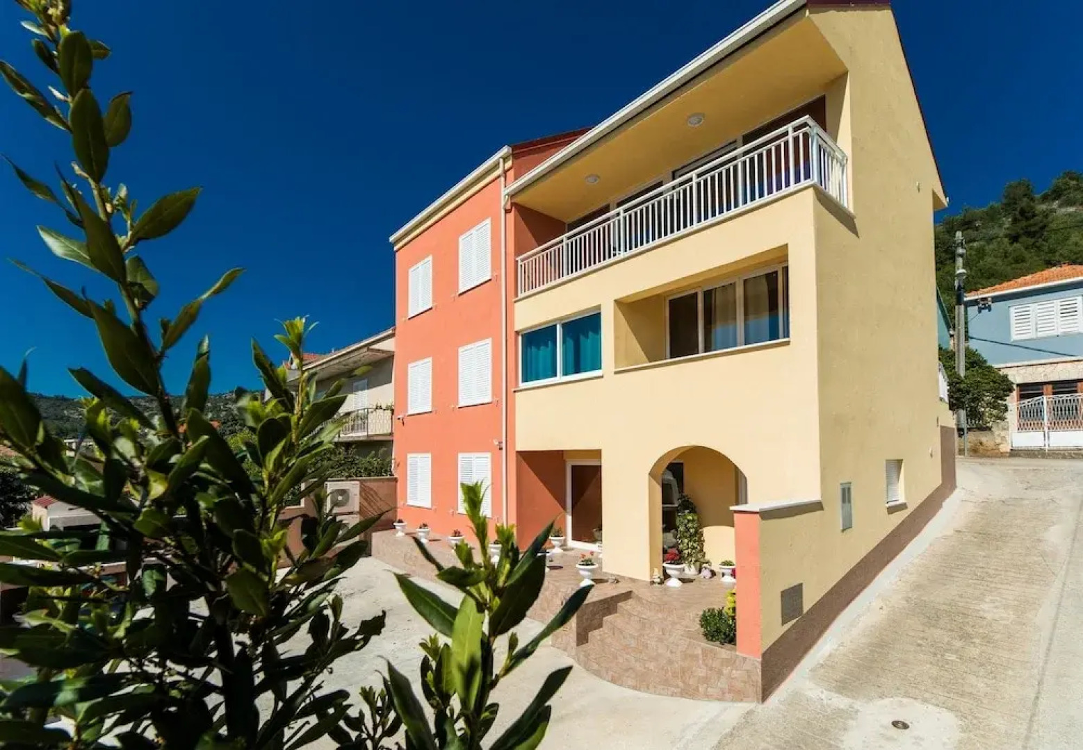 Apartments & Rooms Sunshine Home