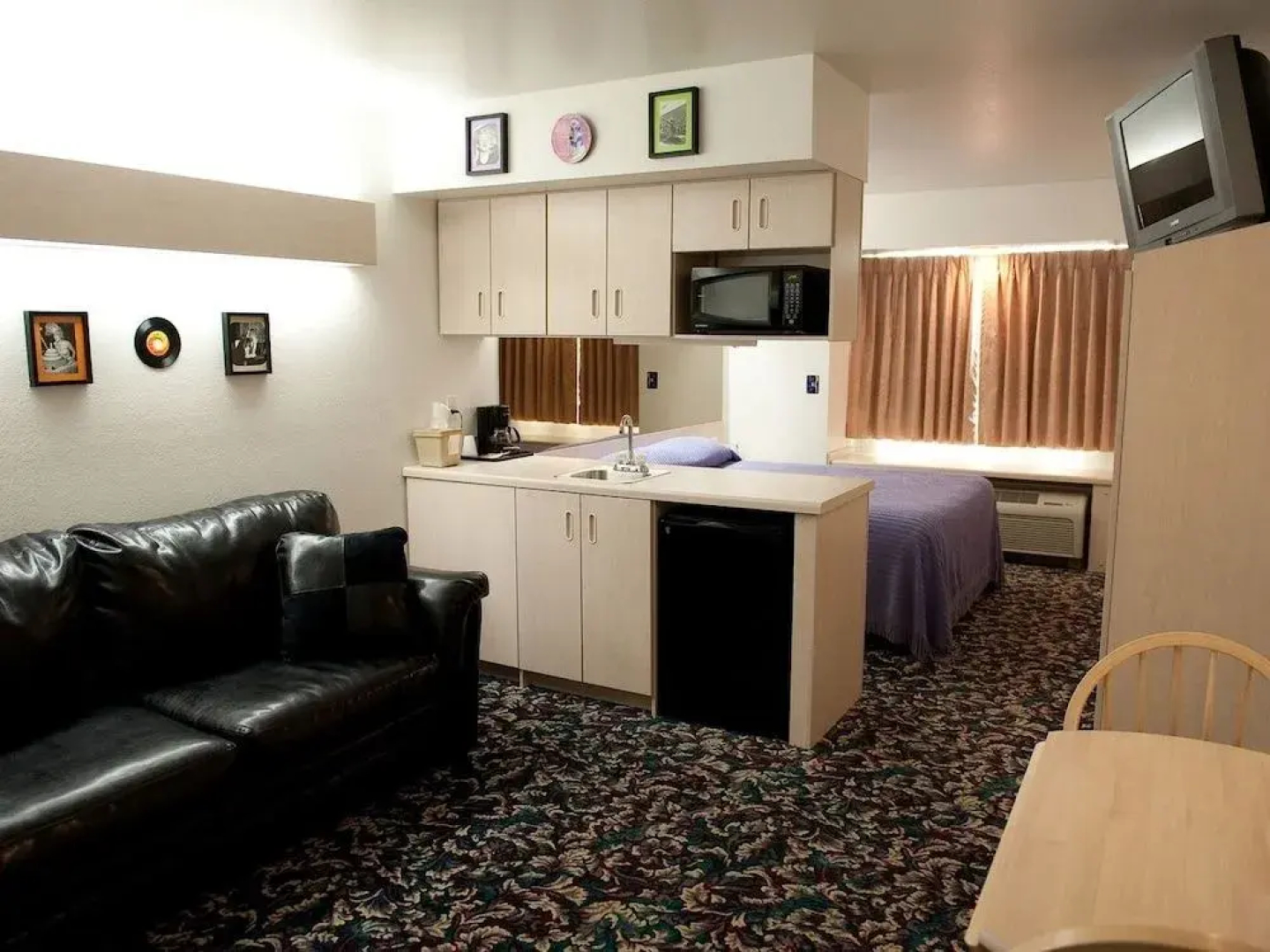 Happy Days Hotel