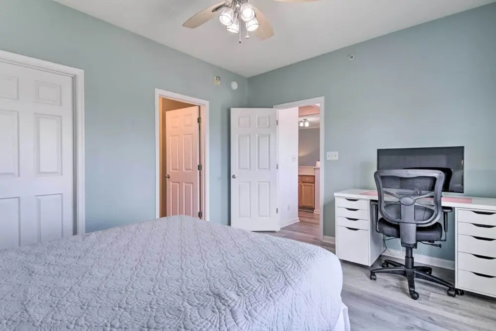 Lewes Condo w/ Pool Access: 3 Mi to the Beach!