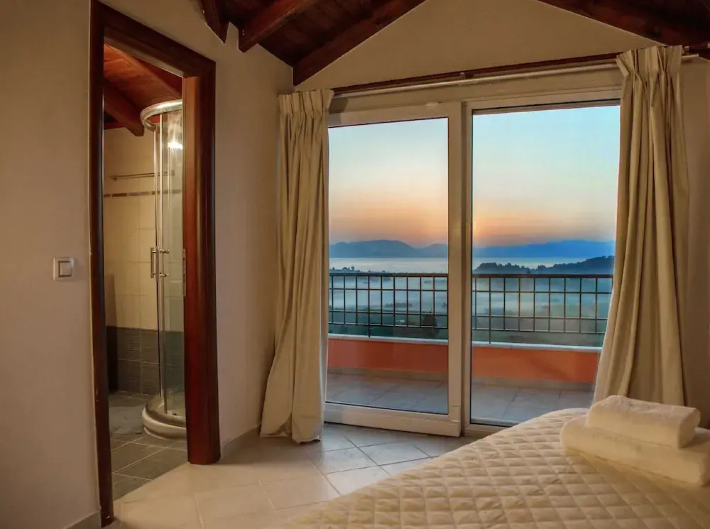 Spacious House with great view in Corfu