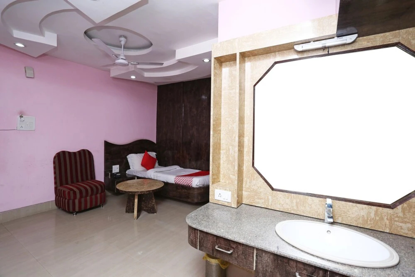 Hotel Benjamin by OYO Rooms