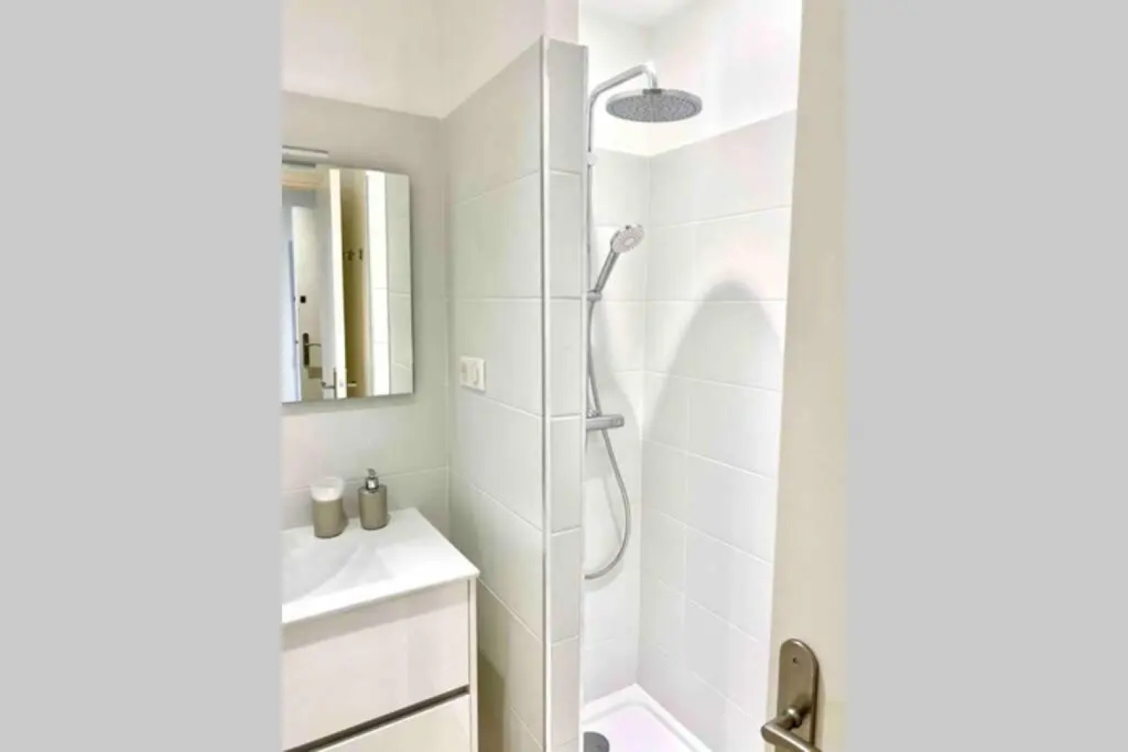 Appartement 3 pers sur la plage, accès direct mer